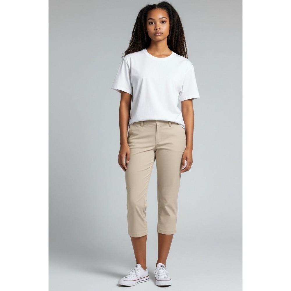 Under armour capri stretch like new womens size 10 logo on hip side pockets